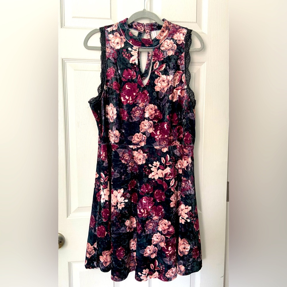 Xhilaration (Target) Floral Velvet Sleeveless Dress; Navy & Burgundy; Size XL